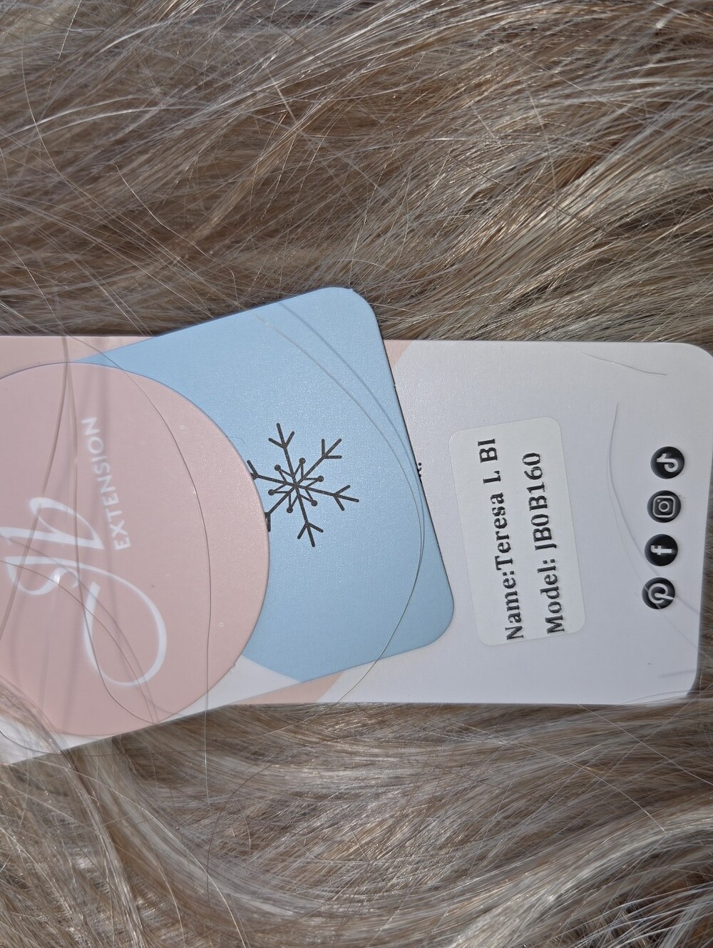 Blonde Long Wavy Women’s Wig - Natural Blonde Blend - Picture 2 of 8